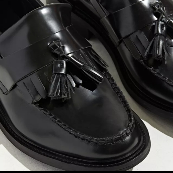 NWT URBAN OUTFITTERS CARTER TASSEL LEATHER LOAFERS - Picture 2 of 5
